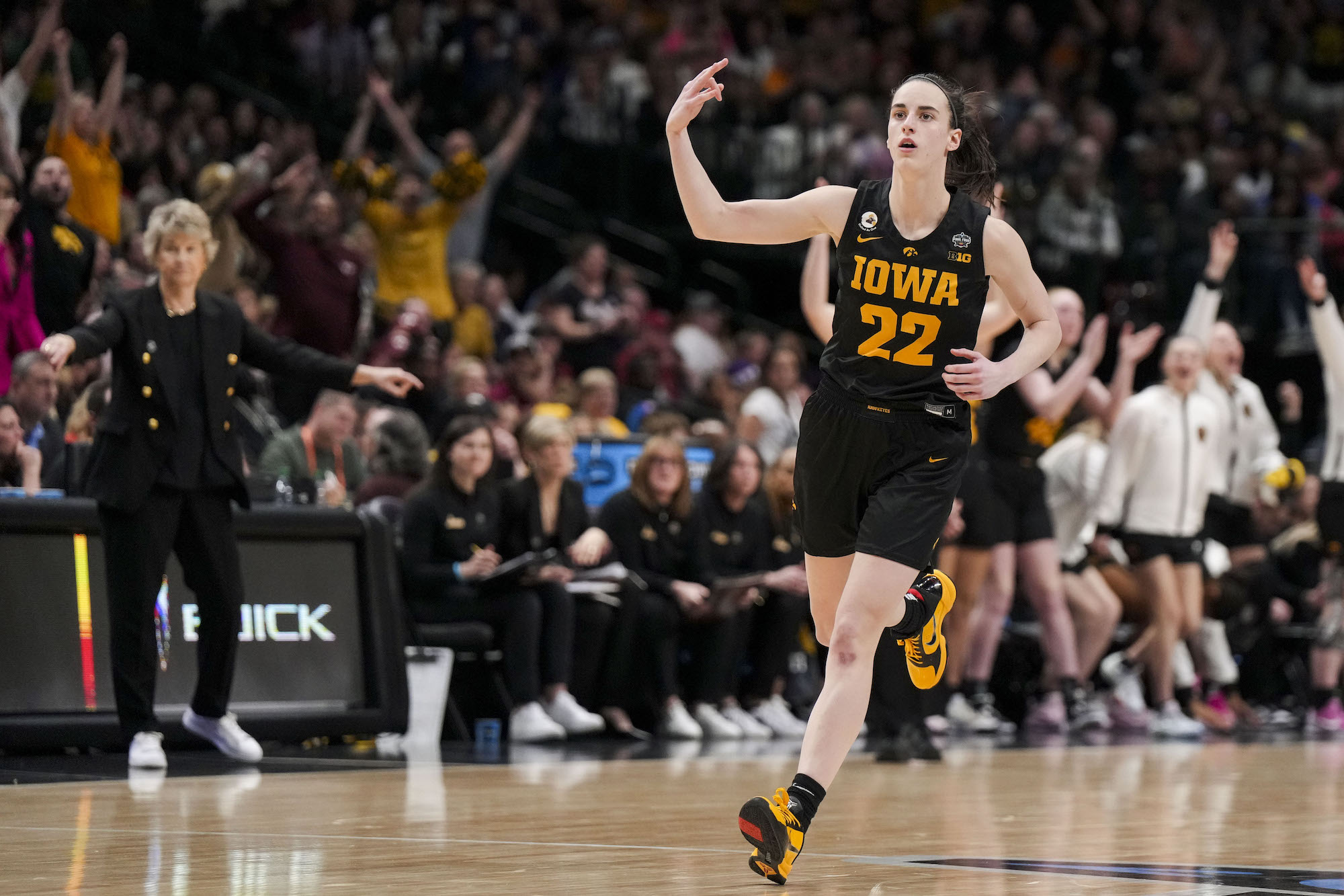 Record-breaking Caitlin Clark leads No.2 Iowa to stunning victory over ...
